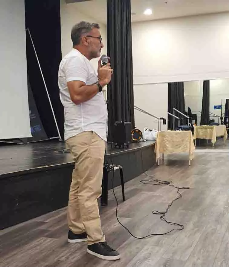 ניסים תשובה בהרצאה